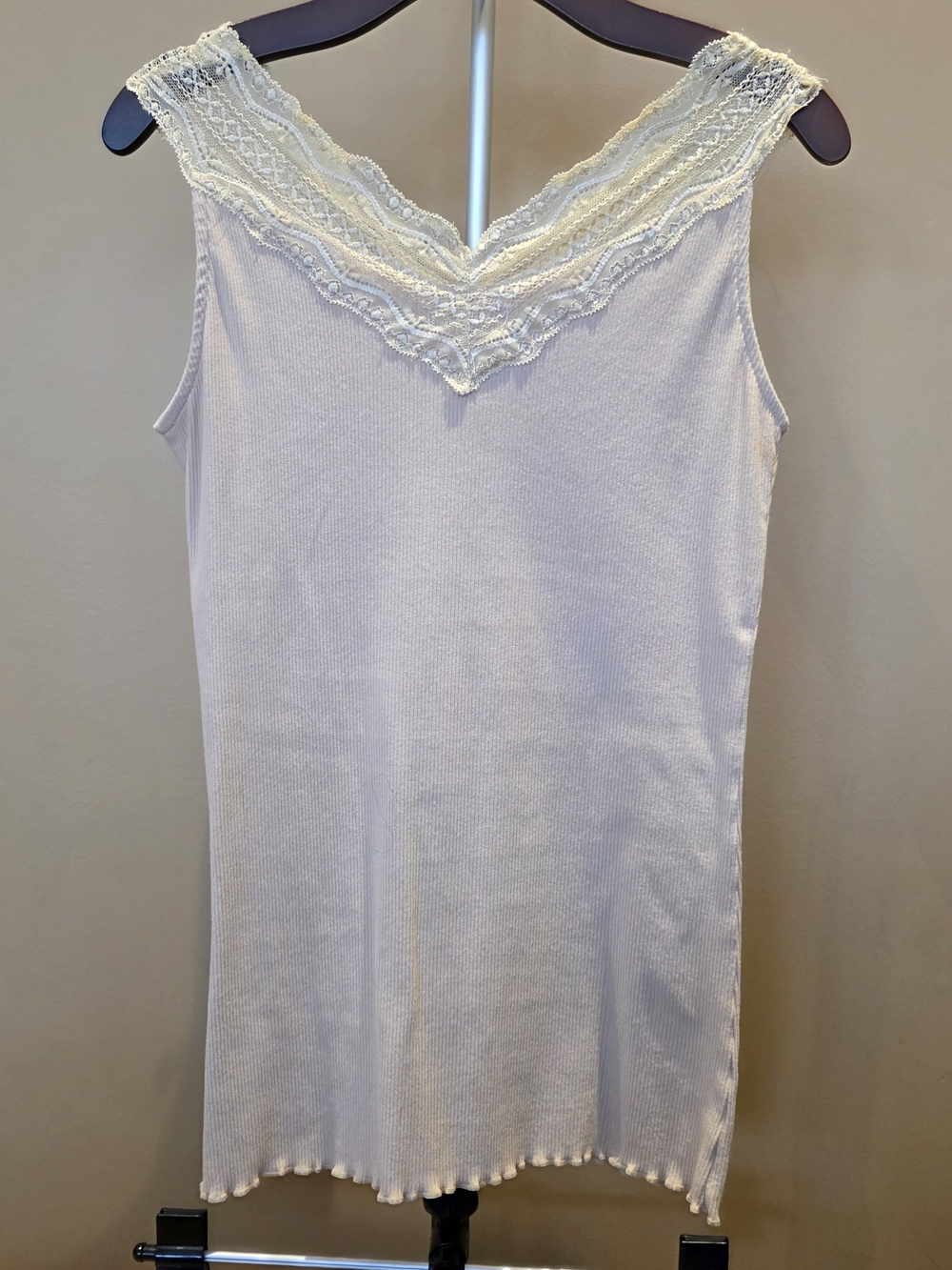 Easel Los Angeles Lace-Trim Ribbed Sleeveless Top in Light Beige